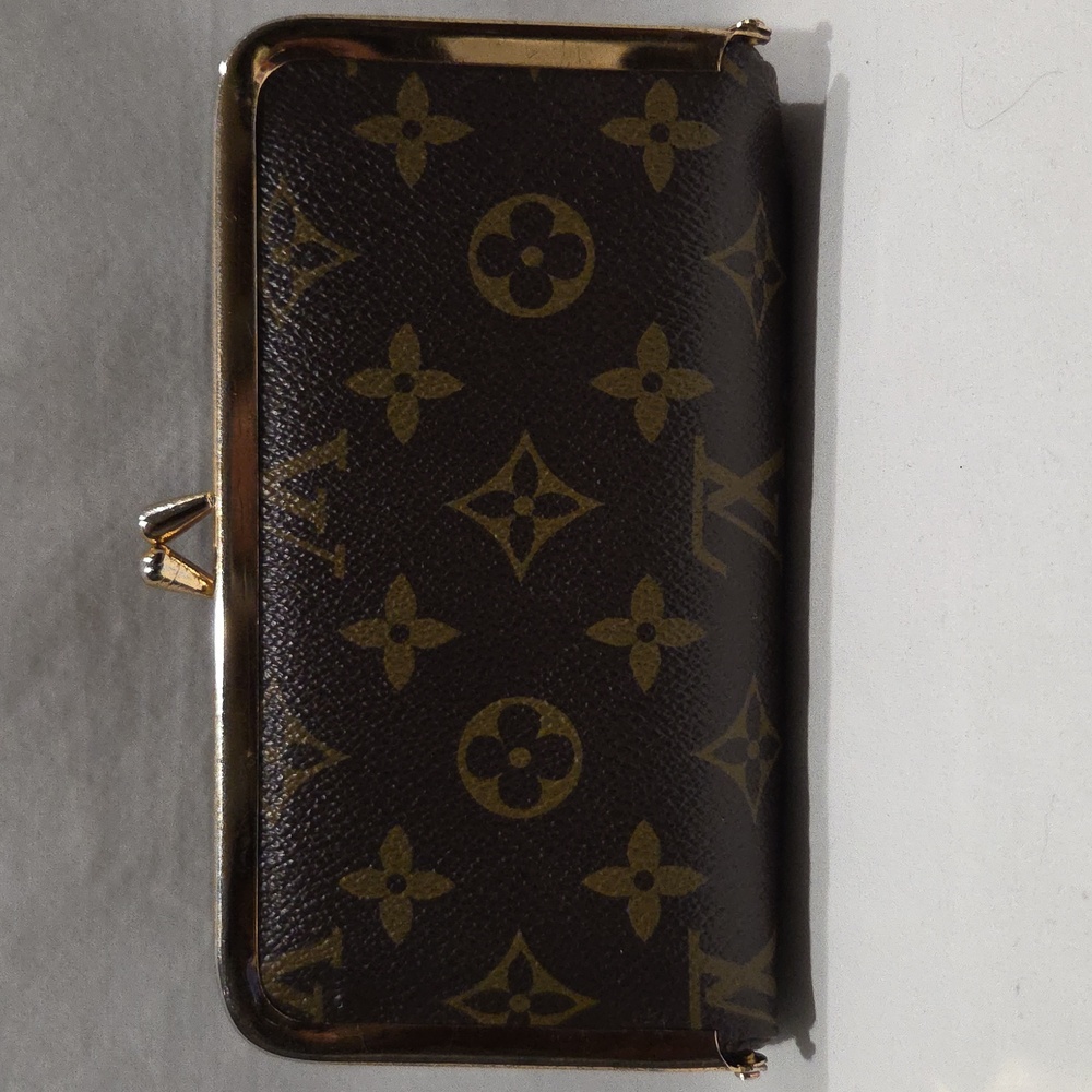 RARE Authentic 1970s Louis Vuitton Kiss Lock Cosmetic Case